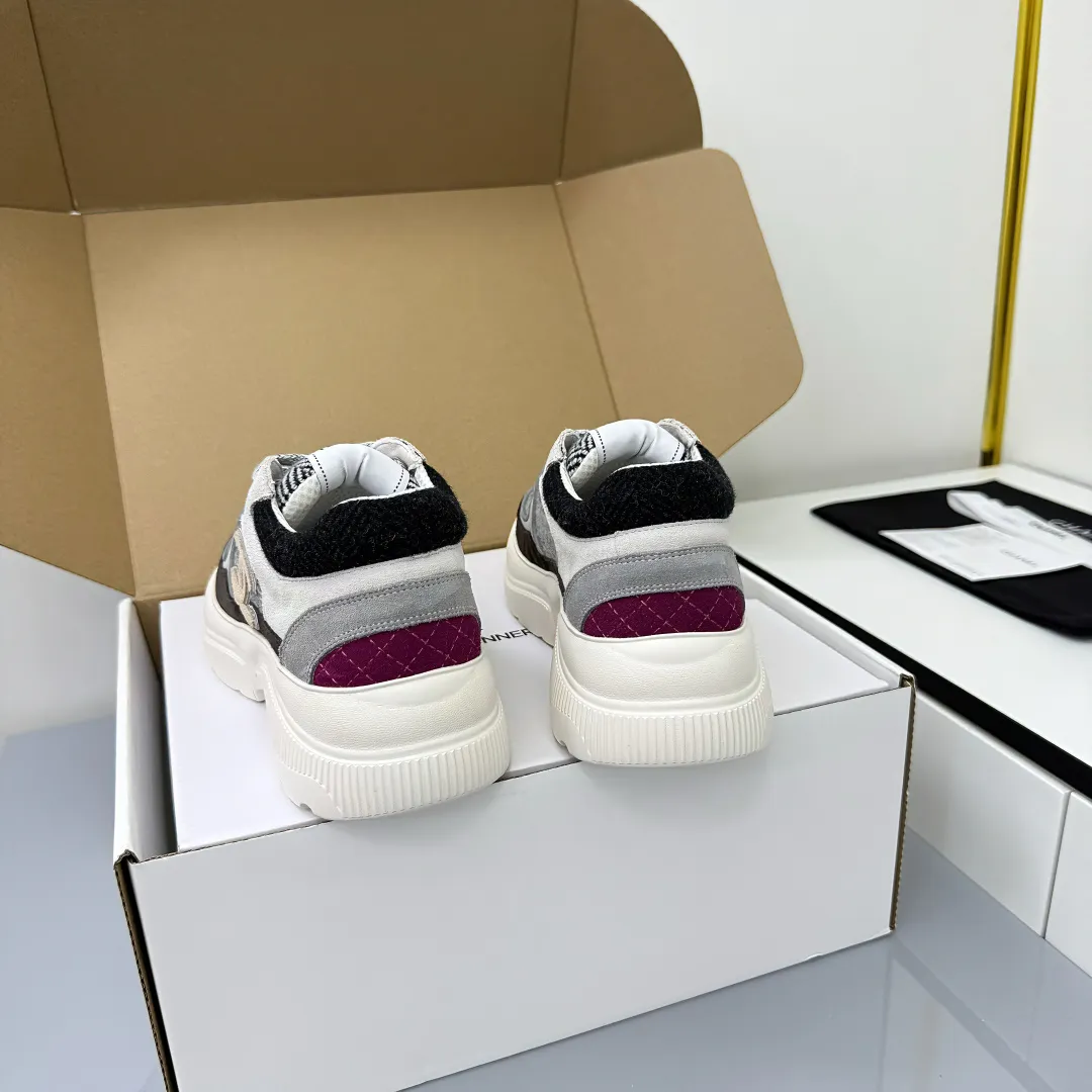 👟👟Ex-factory price 620👟👟 Chanel bread shoes ~ original calfskin panda shoes Chanel 25C latest hot style panda black and white sports shoes casual sneakers Xiaoxiang hot item classic black and white panda color coco girls must pay Fabric: original custom mixed sheepskin lining: original imported breathable mesh lining outsole: Original molded rubber + TPU combination Size: Women's 35-41